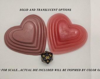 FAIT SUR MESURE: DnD Geometric Valentines Soap w / d20 à l’intérieur - DND Gift - Dungeons and Dragons Soap - Dice Soap - Heart Mimic