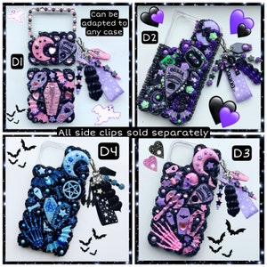 Peut inclure: Quatre &eacute;tuis de t&eacute;l&eacute;phone diff&eacute;rents avec un fond noir et divers accents roses, violets, bleus et verts. Les &eacute;tuis pr&eacute;sentent une vari&eacute;t&eacute; de motifs effrayants et gothiques, notamment des lunes, des &eacute;toiles, des cr&acirc;nes, des cercueils et des pentagrammes. Les textes "OULLA" et "CELINE" sont visibles sur les &eacute;tuis. Les textes "Peut &ecirc;tre adapt&eacute; &agrave; n'importe quel &eacute;tui" et "Tous les clips lat&eacute;raux vendus s&eacute;par&eacute;ment" sont &eacute;galement visibles.