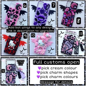 Peut inclure: Une collection de coques de t&eacute;l&eacute;phone avec diff&eacute;rents designs, dont une coque noire et rose avec des ailes de chauve-souris, une coque violette avec un design de l&egrave;vres, une coque rose et noire avec un design de planche Ouija, une coque rose avec un design Hello Kitty et une coque noire avec un croissant de lune et des &eacute;toiles. Le texte "Full customs open" est affich&eacute; en lettres roses, ainsi que des instructions pour choisir la couleur cr&egrave;me, les formes de breloques et les couleurs de breloques. Le texte "Message for details" est affich&eacute; en lettres noires.