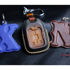 G-M-C 2025 Sierra 1500 AT4 Yukon Acadia Denali Leather key fob Cover for Chevy Silverado Colorado 2024 Tahoe Suburban Smart Remote Holder