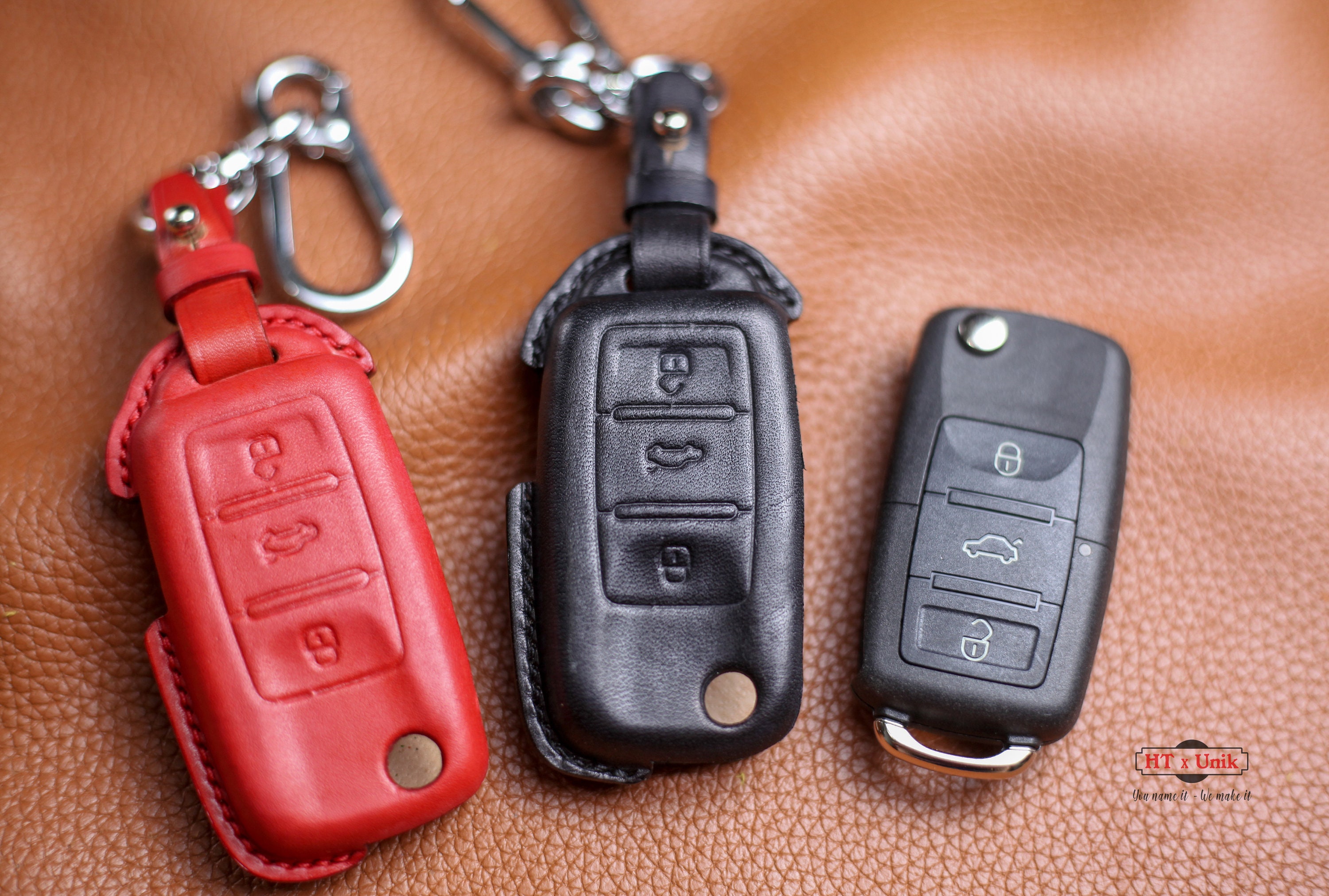 Keycare silicone key cover and keyring fit for : Virtus, Tiguan, T-ROC,  Taigun, New Jetta 3 button flip key (KC-44, Alloy Keychain)