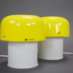 Set of 2 Mushroom Lemon Yellow & White Meblo Guzzini Table Lamps, Luiggi Massoni Design, Nightstand Retro Light, 70&#39;s Lamp Design, Mushroom