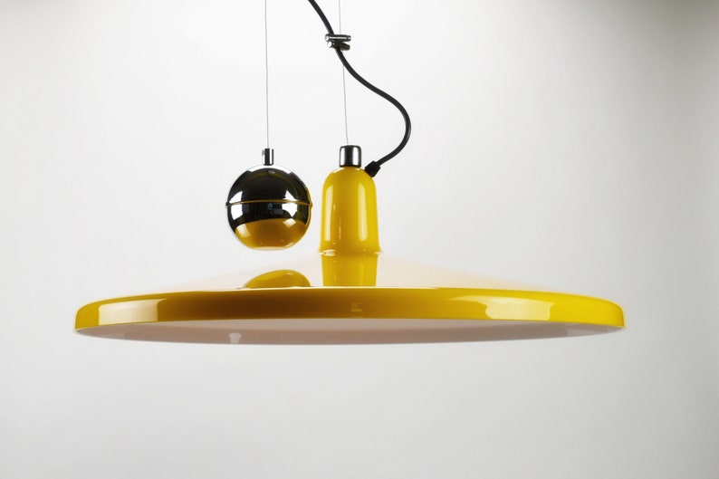 Vintage Meblo Guzzini Manta Hanging Lamp, Disc Shape Atomic Light, UFO Hanging Lamp, Space Age Design Light, 1970's Light, Franco Bresciani zdjęcie 1