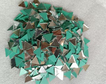 Espejo triangular de Lippan Art and Craft, Lippan Art, espejo indio, pequeño espejo bordado