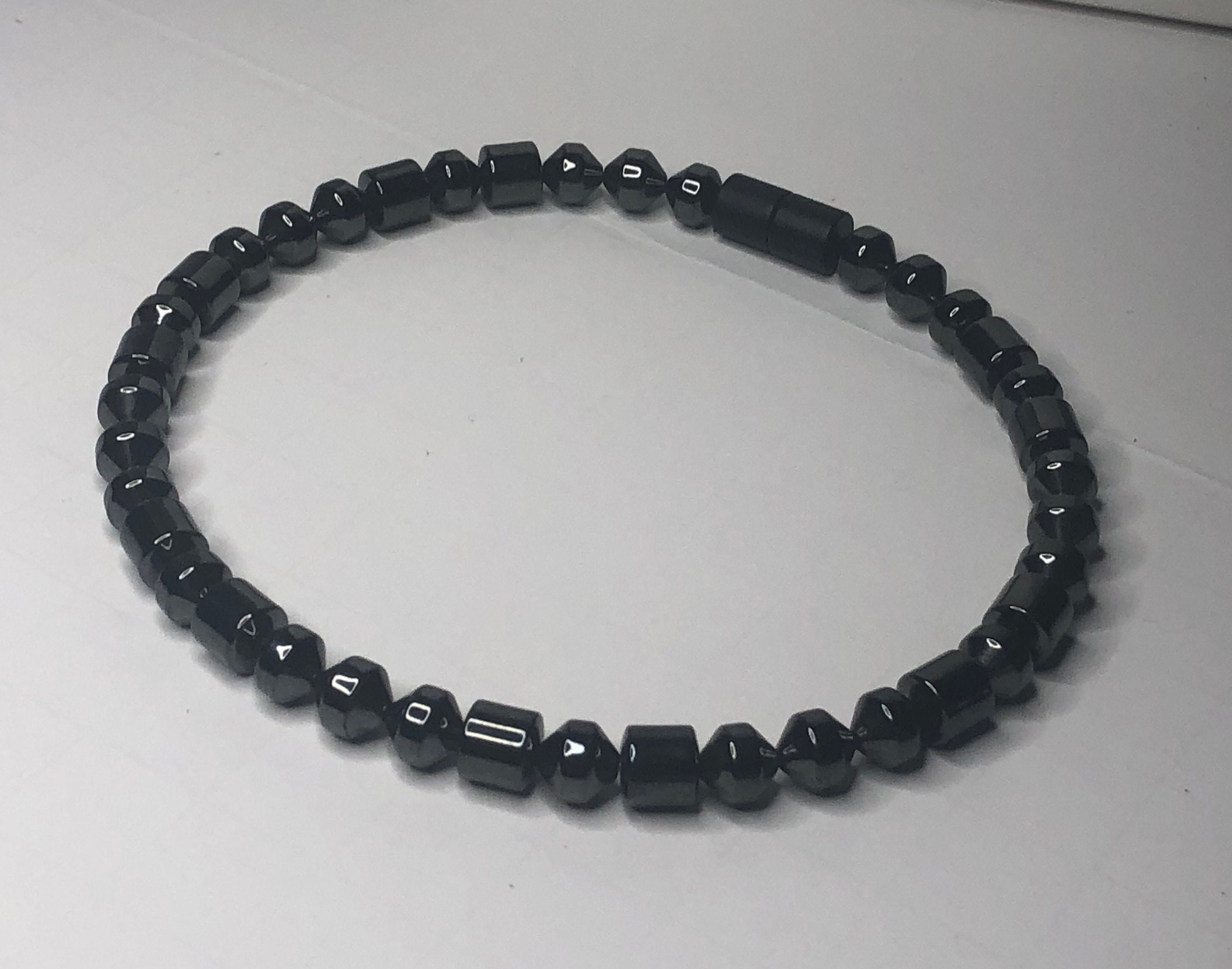 Tool to help you attaching your flexible bracelets