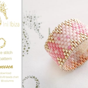 Peut inclure: Bague perlée en point Peyote, avec des perles roses et dorées. La bague est nommée "Francesca" et fait partie d'un "motif de bague en point Peyote" d'"Ini Ibiza". Le design utilise des perles Miyuki Delica 11/0.