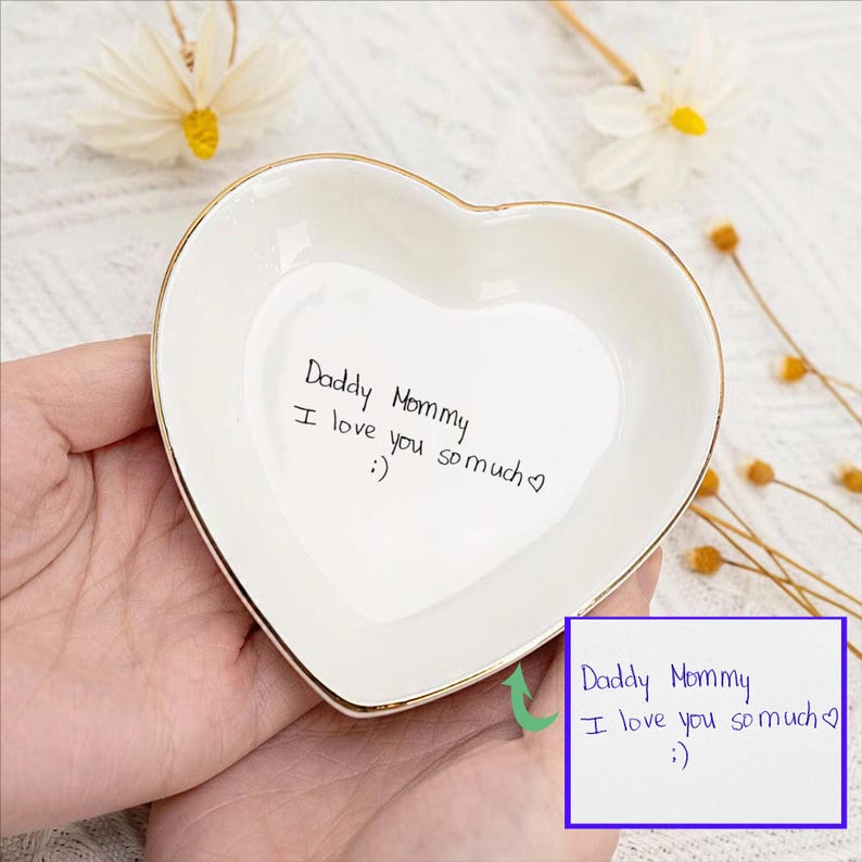 ❤️Custom Handwriting Ring Dish – Personalized Gift for Mom or Loved One
Turn a handwritten note into a keepsake dish. Perfect birthday gift for mom, daughter-to-mom gift, or memorial jewelry holder. Send us your handwriting photo – we’ll craft a timeless treasure.