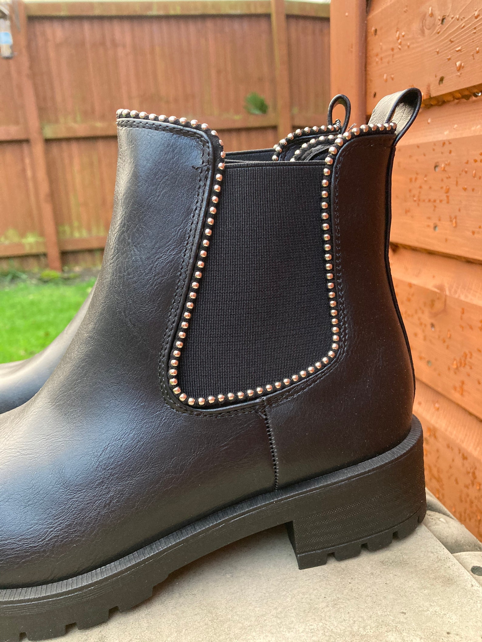stud trim chelsea boots