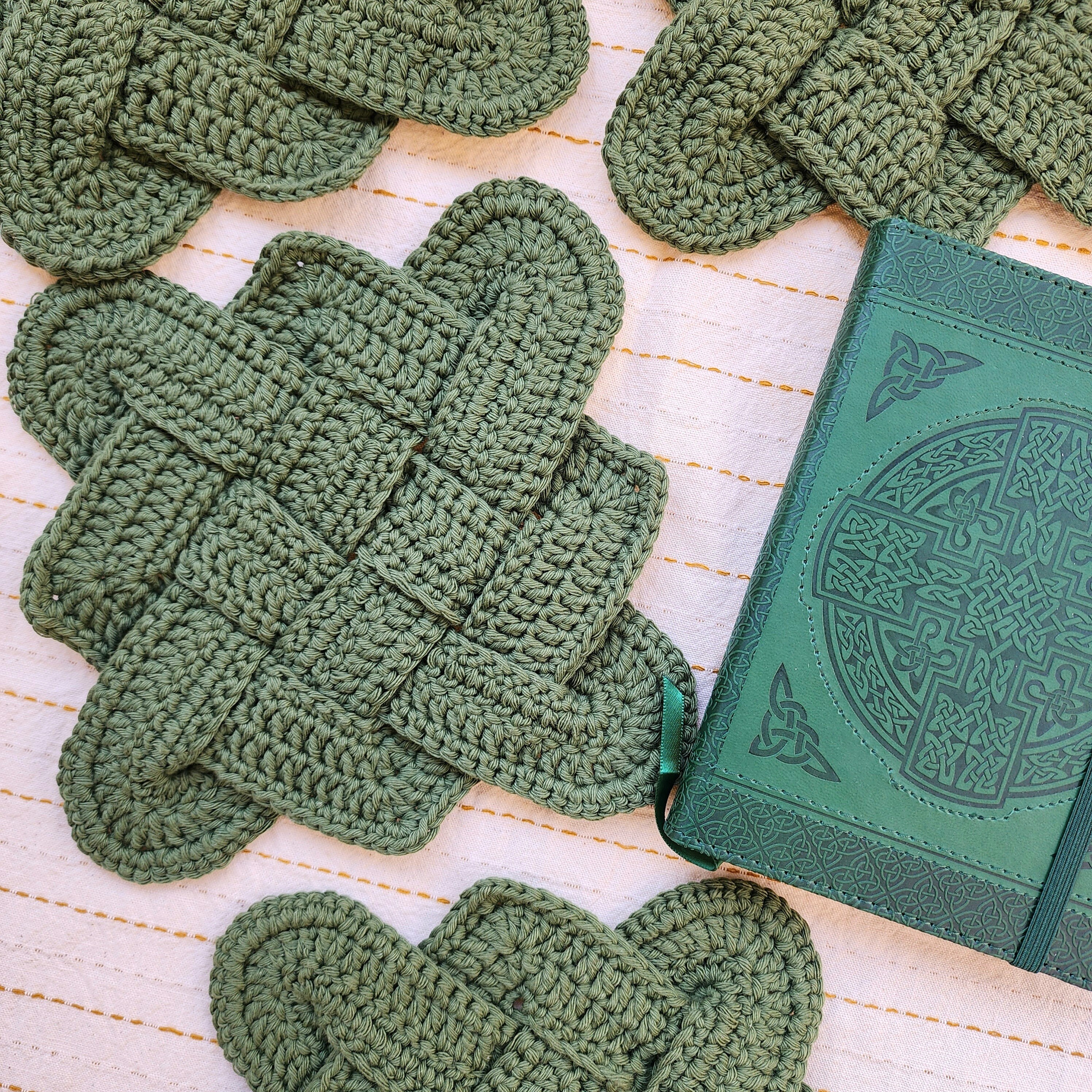 Celtic knotwork plait mat - Irish decor, sailor knot design for St. Patrick&#39;s Day, unique home accent, handmade kitchen mat