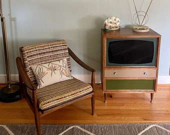 Vintage 1950s TV Converted LCD Modern Streaming, Ultimate Mid