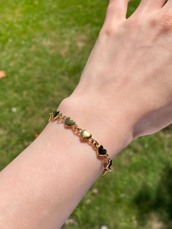 Goldenes Herz Armband in Edelstahl • Minimalistische Herz Armkette Vergoldet Verstellbar für Damen • Geschenk für Sie