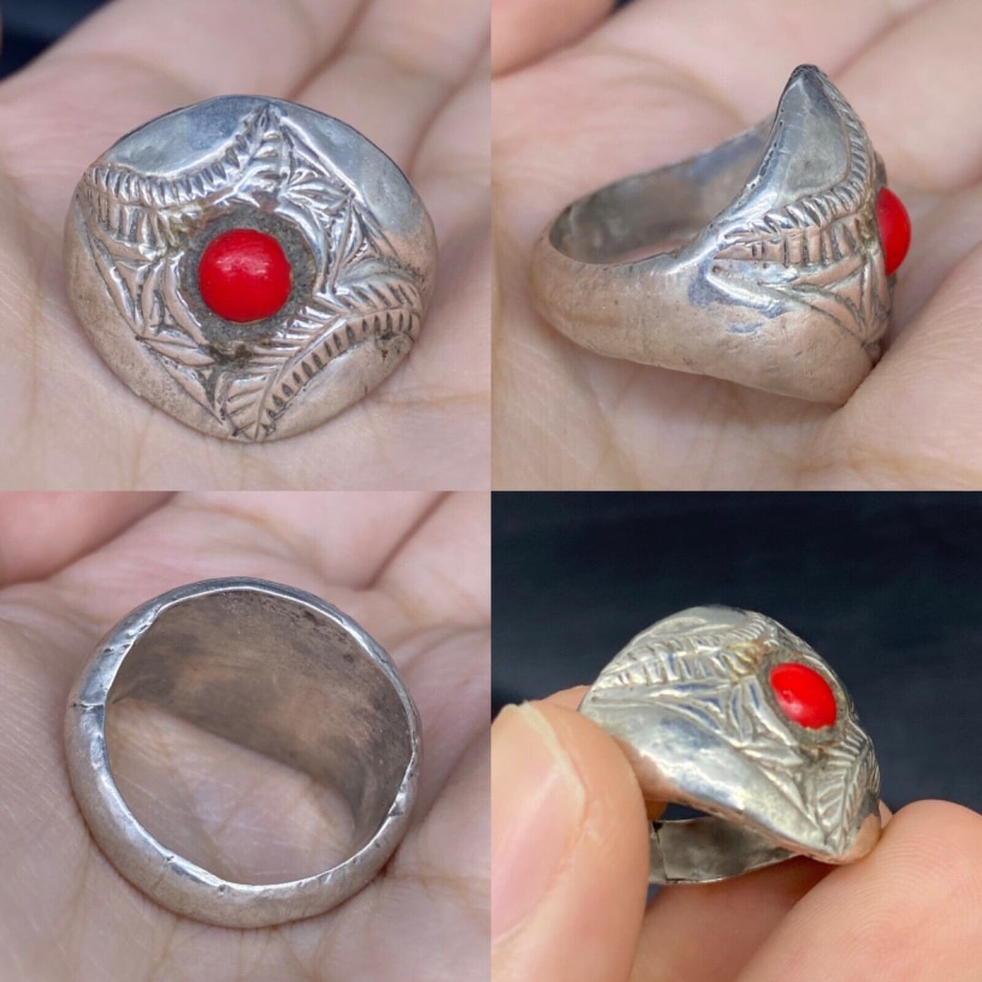 BAGUE LÉGIONNAIRE EN ARGENT ROMAIN ET PIERRE DE CORAL France