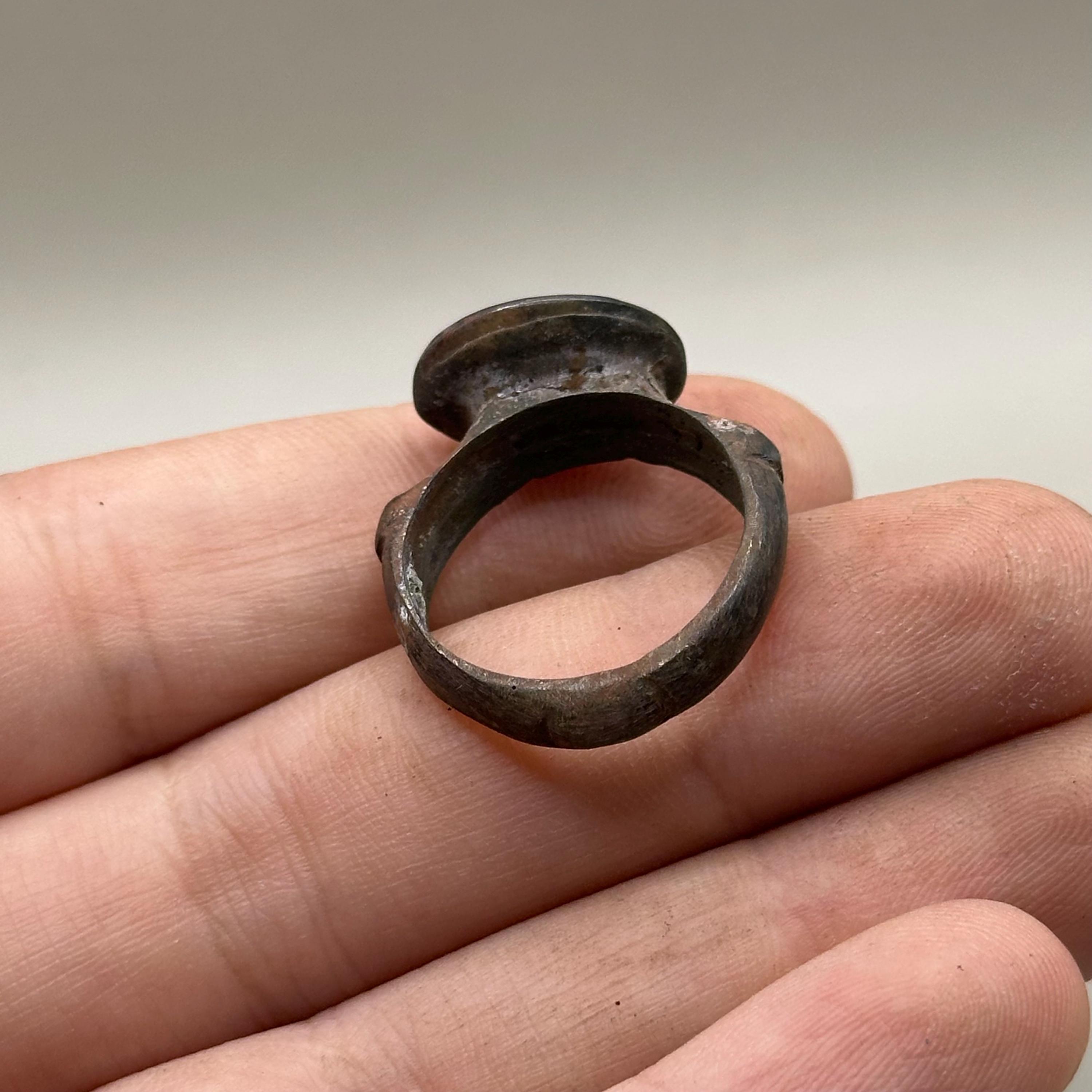 古代ローマの青銅製の指輪（画像彫刻付き） - Etsy 日本