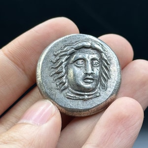 Grande pièce authentique de la Grèce antique avec le visage de Méduse e
