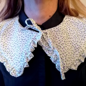 Floral detachable collar