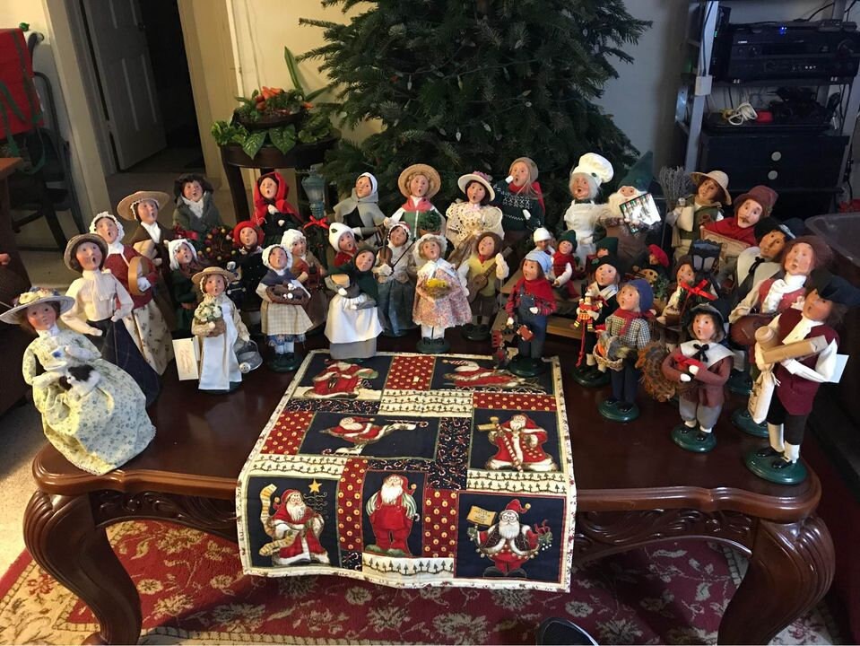 Christmas Carolers Figurines for sale Only 2 left at 70