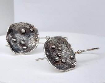 Black caviar earrings | Dark silver earrings with granules