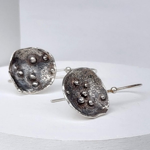 Black caviar earrings | Dark silver earrings with granules