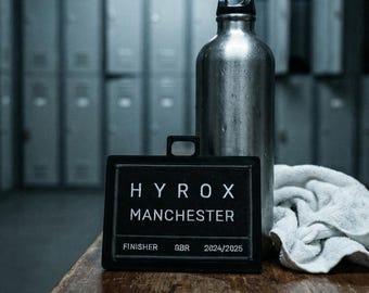 Porta parches HYROX para bolso (parche no incluido).