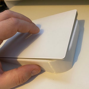 Apple Magic Trackpad 2 ergonomische Halterung für Links- & Rechtshänder.