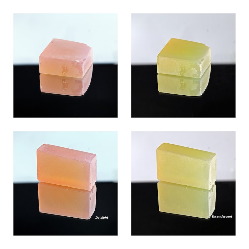 Puede incluir: Dos barras rectangulares de jab&oacute;n, una rosa y otra amarilla, se muestran bajo dos condiciones de iluminaci&oacute;n diferentes. La fila superior muestra las barras de jab&oacute;n a la luz del d&iacute;a, y la fila inferior muestra las barras de jab&oacute;n bajo una luz incandescente. Las barras de jab&oacute;n aparecen m&aacute;s amarillas bajo una luz incandescente.