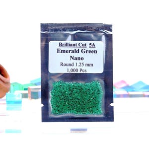 Pietra preziosa sintetica resistente al calore, nanocristallo verde smeraldo molto scuro, taglio rotondo (1,0-5,5 mm) GrVD