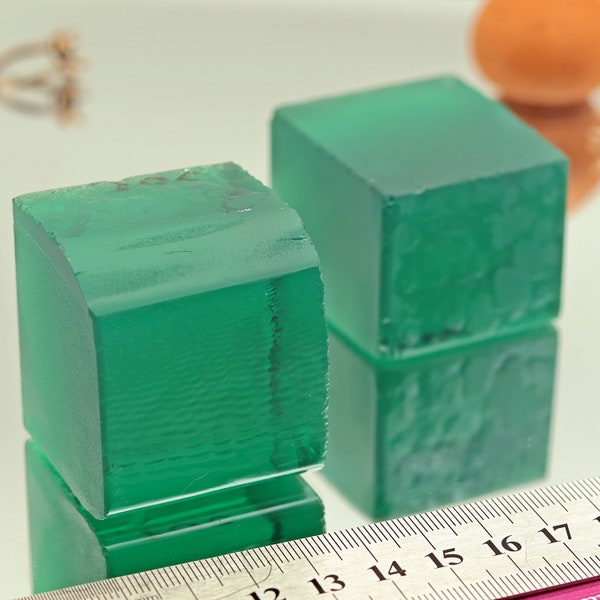 Lab Created Emerald Nano Crystal Gems Heat Resistant Green Very Light Bluish Faceting Grade Rough For Gem Cutting (GVL, Cut Size 5mm Up)