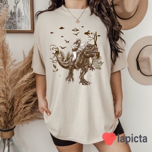 Jesús montando camiseta de dinosaurio, divertida camiseta vintage OVNI ofensiva, camiseta de Jesús, camiseta de dinosaurio, camiseta de amante de Jesús