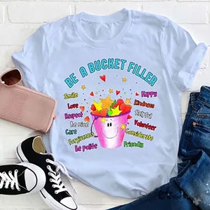 Camiseta con el lema &quot;Be A Bucket Filler Teacher&quot;, camiseta de la vida del maestro, camiseta de jardín de infantes, camiseta del maestro, regalo para el maestro