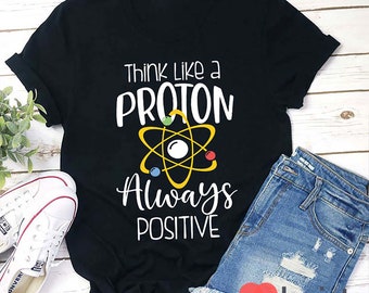 Denk als een Proton Altijd positief leraar T-shirt, fysiek shirt, leraar leven shirt, kleuterschool shirt, leraar shirt, cadeau voor leraar