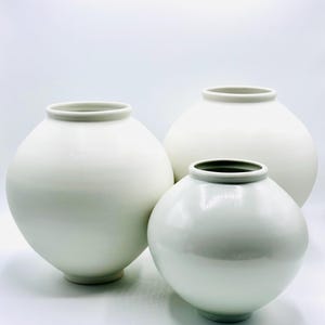 Made to order : Handmade korean moon jar, White Porcelain Handmade vase, moon vase, matte white moon vase, glossy white moon vase, 달항아리