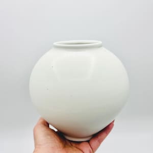 Handmade Korean moon jar (M575), matte white korean moon jar, korean backja, moon vase, 달항아리, small White Porcelain Handmade vase