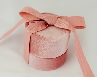 Proposal Ring Box for Engagement Ring in Round Shape
