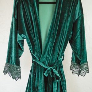 Velvet Robe with Lace Detail Bridesmaid Robe Wedding Gift for Bride or Bridal Shower Bridesmaid Proposal Gift Emerald Green Bridesmaid Robe