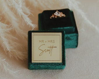 パーソナライズされたベルベットリングボックス：婚約プロポーズ、結婚指輪の持ち主