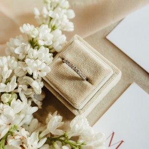 Caja de anillos para ceremonia de boda, compromiso de terciopelo y soporte para alianzas de boda para portador de anillos