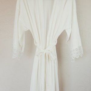 Spitzen Brautmantel aus Samt für die Braut, Verlobung oder Bridal Shower Geschenk für die Vorbereitung auf die Hochzeit