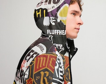Op de afbeelding: Een zwarte capuchontrui met een kleurrijk, multi-patroon ontwerp. De trui heeft verschillende grafische ontwerpen en tekst, waaronder "Krock", "Fluffhead" en "Mind. Blow. Ride."