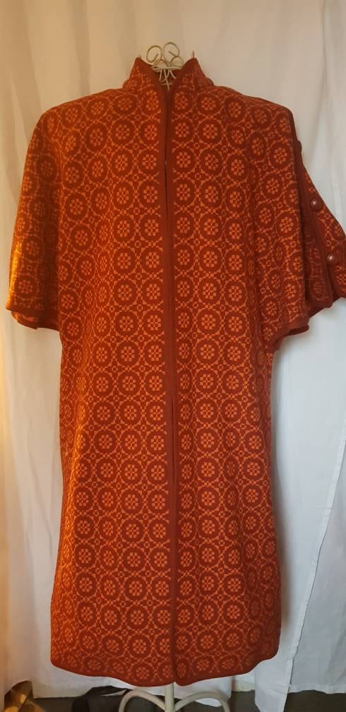 RARE, elegant, vintage cape coat from the iconic Welsh Wallis Woollen Mills. New, chic, exclusive, crafted & unusually full-length, ONEsize?