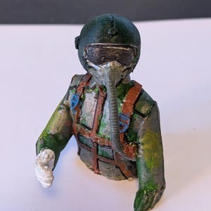 Highly-detailed Figure of a Helicopter  pilot 45 mm high,  from 3Dclever