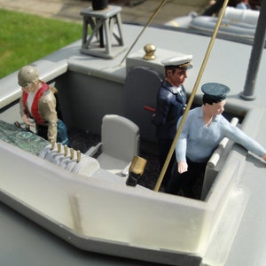 Vosper boat 1/24 a clear screen visor for the roof of the boat 3 exhaust ports which attach to the rear of the boat and lastly 4 bollards