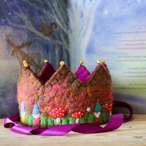 Felt birthday crown made of wool and felt Waldorf inspired anthroposophical Waldorf school brown with gnomes