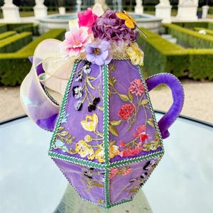 Handgjord textilskulptur - Regency-inspirerad dekorativ tekanna med blommor, lyxigt sommarbordsdekoration, viktoriansk tetidskollektion