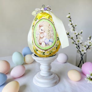 Einzigartiges, handgefertigtes Osterei aus Textil mit Hasen- und Blumenmotiven, Frühlings-Tischdekoration, florale Tischdeko, farbenfroher Eingangsbereich-Schmuck, Geschenkidee