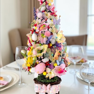 Einzigartiger, handgefertigter Luxus-Osterbaum mit Hasen, Eiern und Blumen, Frühlings-Tischdekoration, Blumenskulptur, farbenfrohe Tischdekoration, Eingangsbereich-Schmuck