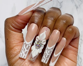 White Glitter Press On Nails, French Tip Sweater 3D Flower Rhinestone, Almond Nails, Coffin Nails, Square Nails