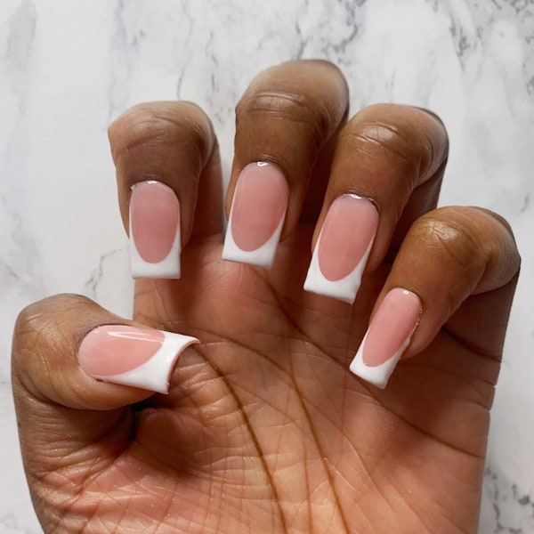 Punta francesa blanca, prensa de base rosa en uñas / uñas de almendra, clavos de ataúd, uñas cuadradas