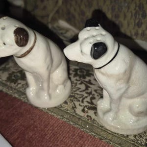 Nipper Salt/Pepper Shakers, victor talking machine collectables Antique Set (item#554)