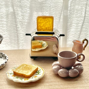 1:12 Scale Miniature Silver Metal Toaster W/2-Slice Toasts,1/12 Dollhouse Kitchen Toaster
