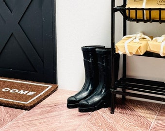 Accessori per casa delle bambole 1:12 Stivali in gomma neri indossabili in miniatura, scarpe per abbigliamento per casa delle bambole 1/12